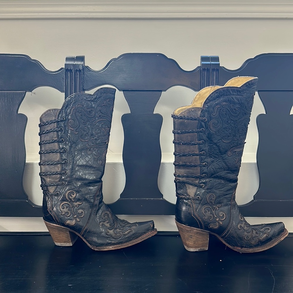 Corral boots size 9